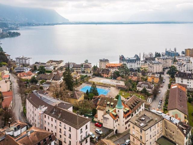Luminous 2.5 room apartment with lake and mountain view