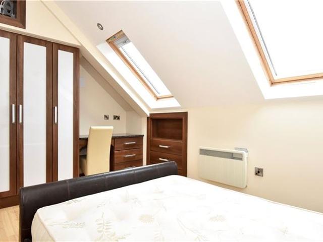 2,650 / month | 8 Threadneedle Court, Threadneedle Road, Salthill, Galway Sherry FitzGerald Galway 5015 MyHome. Ie Lettings