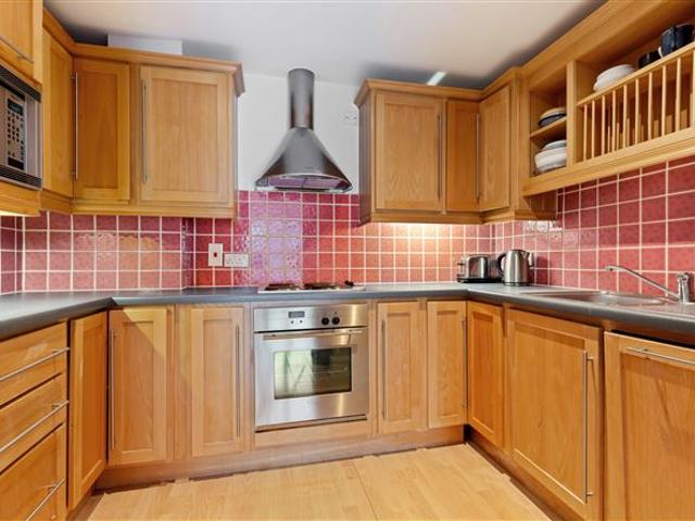 2,600 / month | Adelaide Square, Whitefriar Street, South City Centre, Dublin 8 Sherry FitzGerald Lettings Sheehy 5010 MyHome. Ie Lettings