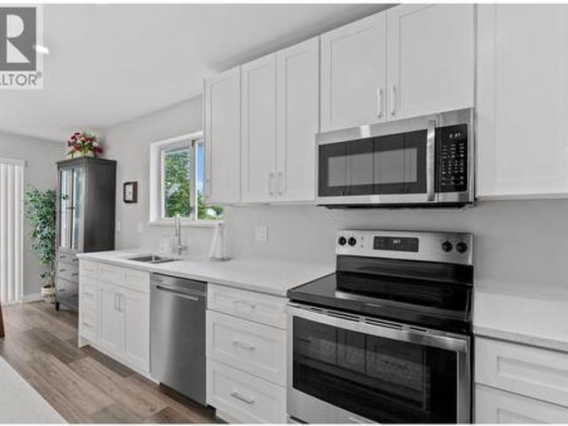 2 632 A Avenue, Delta, BC, V4K 4W3 townhouse for sale | Listing ID R3142 | Royal LePage