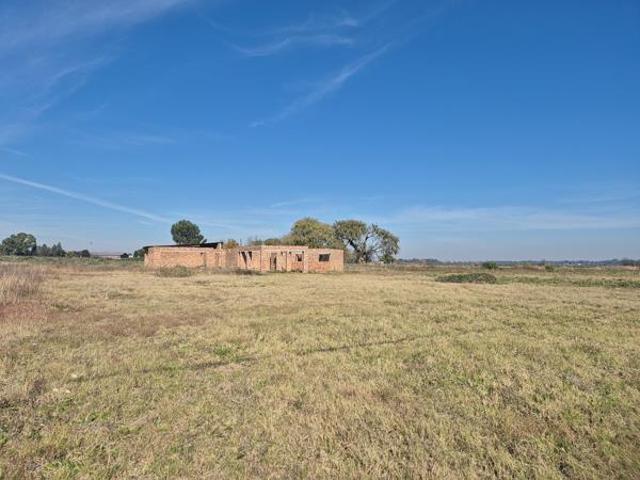 2 748 m² Land available in Grimbeek Park