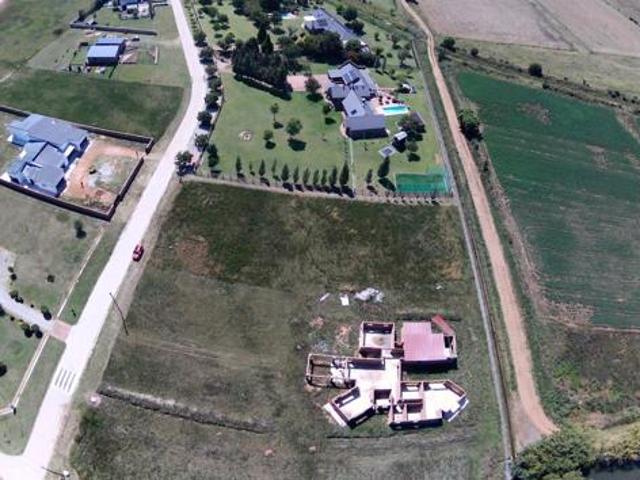 2 748 m² Land available in Grimbeek Park