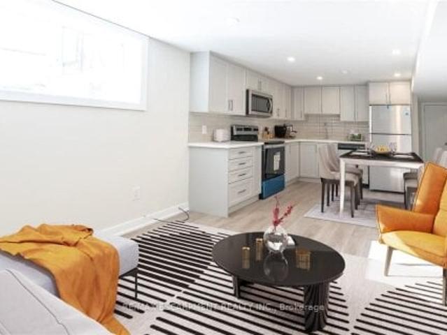 2 749 Upper Ottawa Street