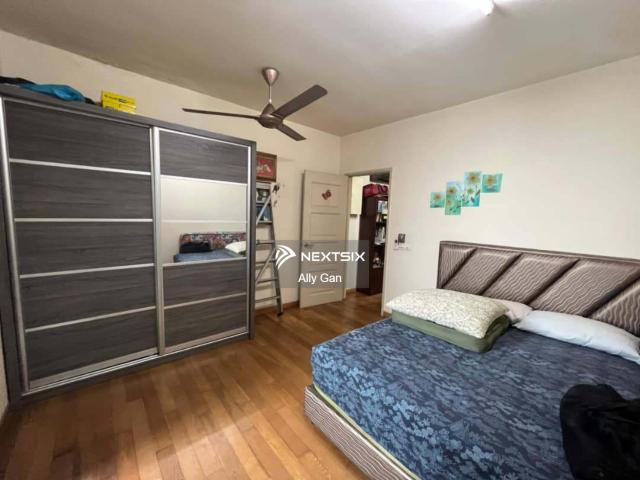 2,766sf corner lot unit high floor partial furnished condition with fixtures and loose items meeting room, discussion room, pantry, external workstations, carpet & air conditioning