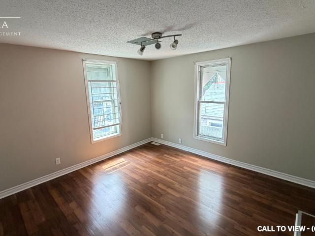 2 78 Daly Ave, Ottawa, Ontario K1N 7J9 SPACIOUS 4 BEDROOM APARTMENT WITH TONS OF NATURAL LIGHT House for Rent