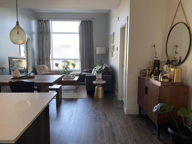 $2,700 / 2br – 874ft2 – Close to 900sq.ft. this 2 bed 2 bath + 2 parking 4th floor unit QL06