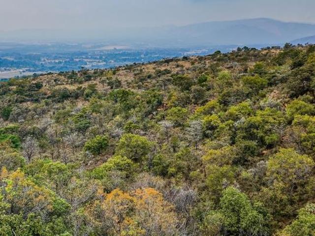 2.7 ha Land available in Waterkloof