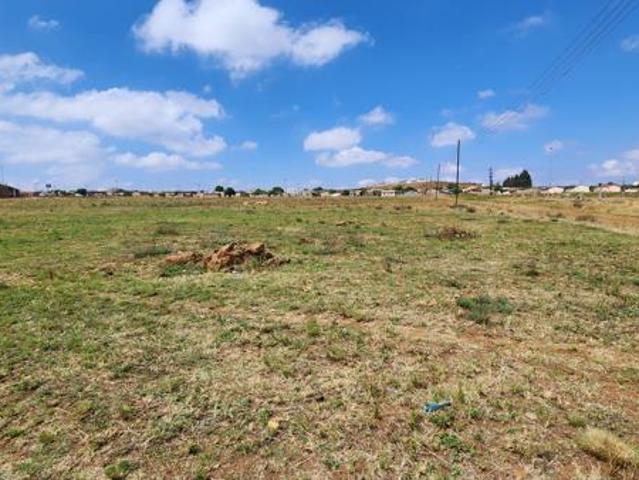 2 855 m² Land available in Balfour