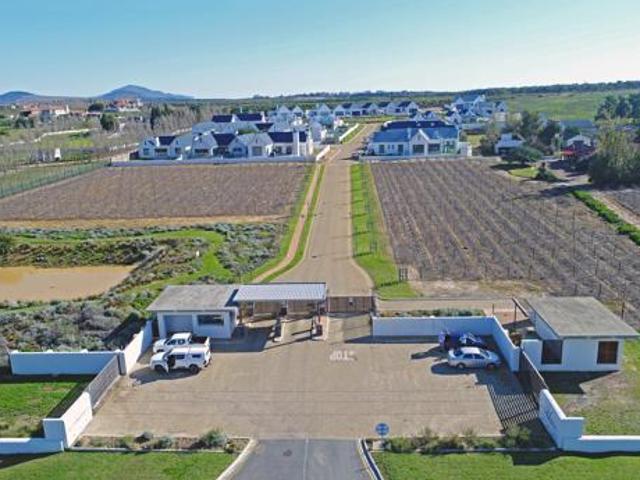 2 944 m² Land available in Paarl South
