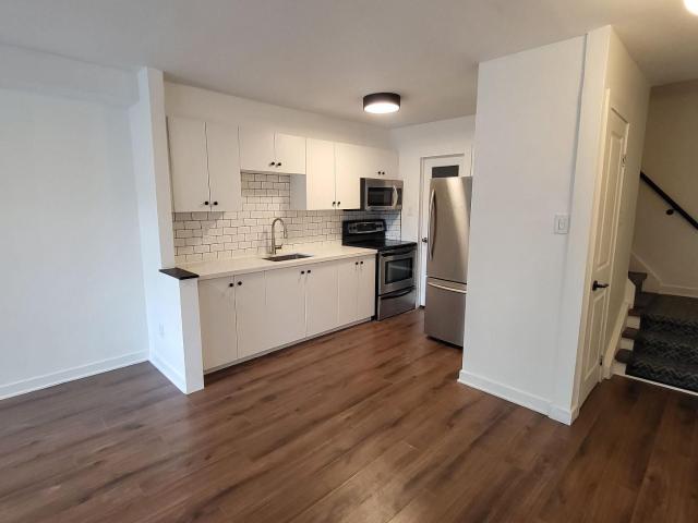 2 965 Eglinton Avenue W in Toronto: Humewood Cedarvale Condo Apartment for lease Toronto C03: MLS®# C13213020