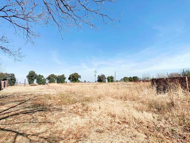 2 983 m² Land available in Grimbeek Park