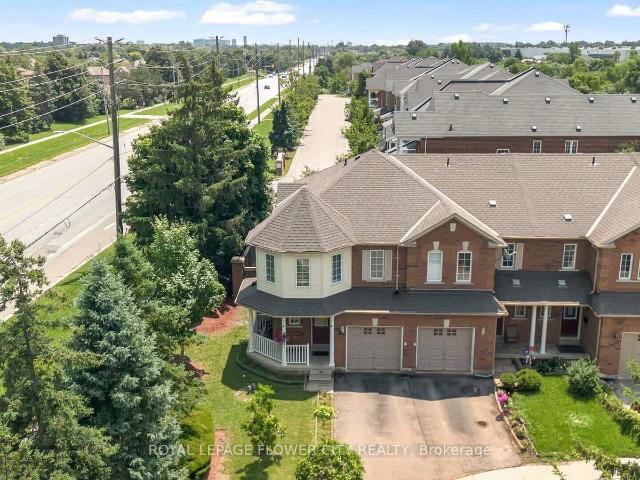 2 9800 Mclaughlin Road, Brampton | 3+1Beds/3Bath, Townhouse, $689,000 | Condos. Ca