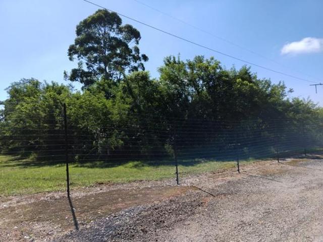 2.9 ha Land available in White River AH