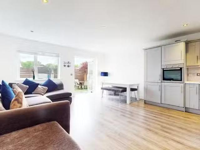 2a Albert College Grove, Glasnevin, Dublin 9