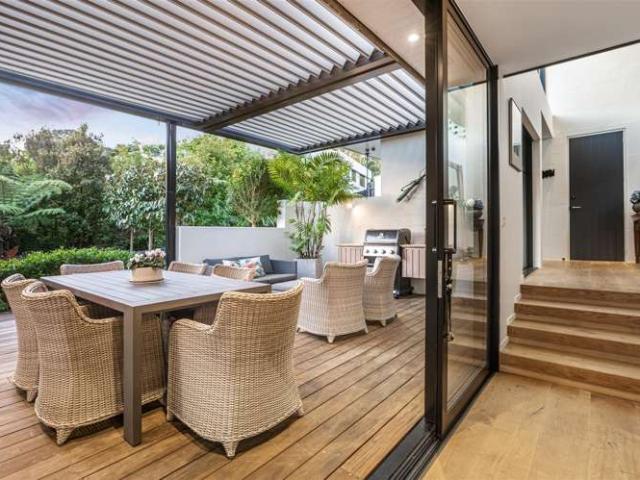 2A Peter Terrace, Castor Bay, North Shore City