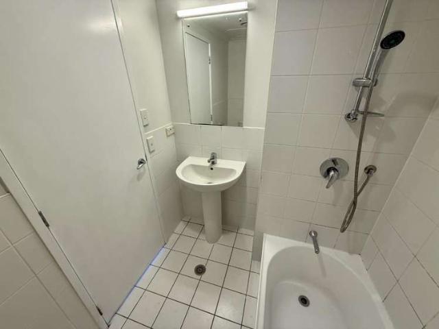 2B/18 Ronwood Ave, 10685, Manukau City