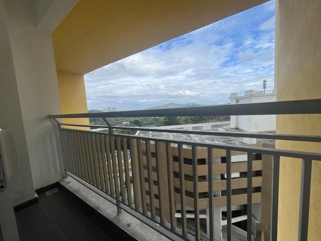 Fully Furnish 3 Ac Corner unit Near Elevator