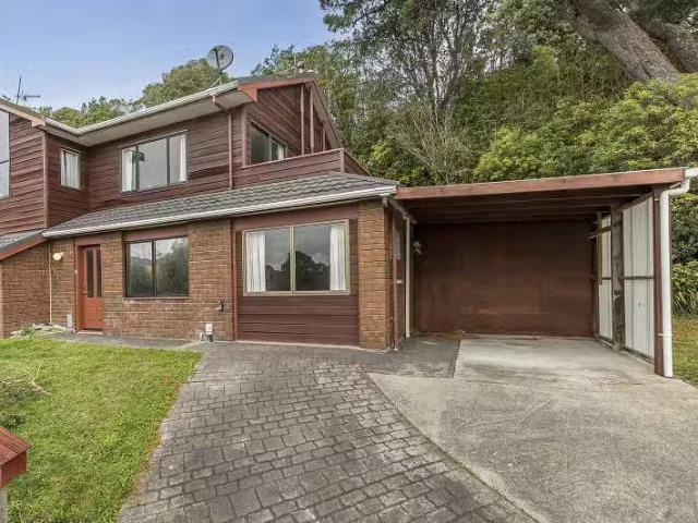 2B Bushland Grove, Paparangi, Wellington City For Sale