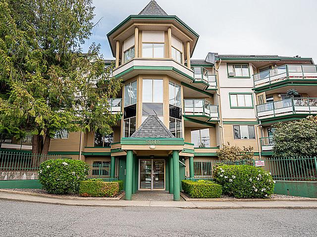 2bd/2ba Condo In Park Place Langley