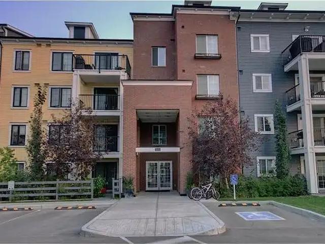 2bdrs, 2 bths, ug parking, AC + PETS WELCOME!