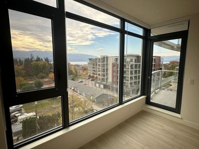 2bed 2 bath at Aqua with view of the lake