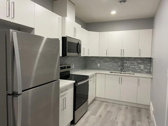 2bedroom and 1 bathroom