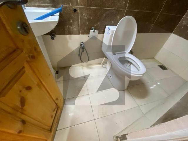 2bedrooms Unfurnished Apartment Available For Rent In E 11 4 Near To Main Road Family Building Wapda Meter E 11