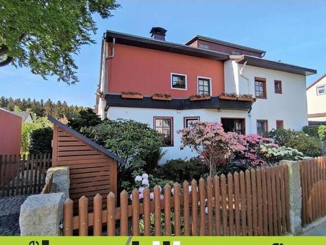 2Familienhaus mit 2 Hauseingängen am Stadtrand von Hof