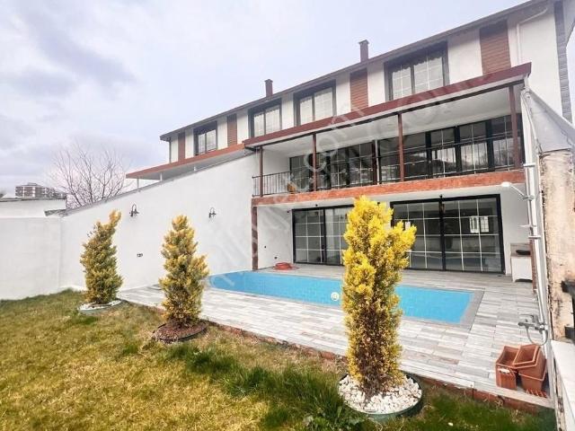 2k Emlaktan Dolunay Çamlık Mevkisinde Özel Dizayn Satılık Villa