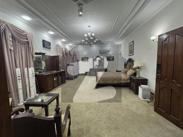 2kanal bungalow for sale on 80 feet road valencia housing society