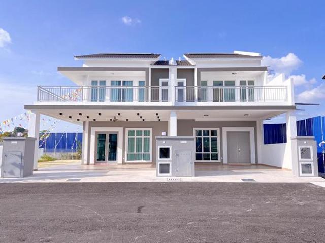 2mins to Supermarket Complete Unit Freehold GG Double Storey Cheng