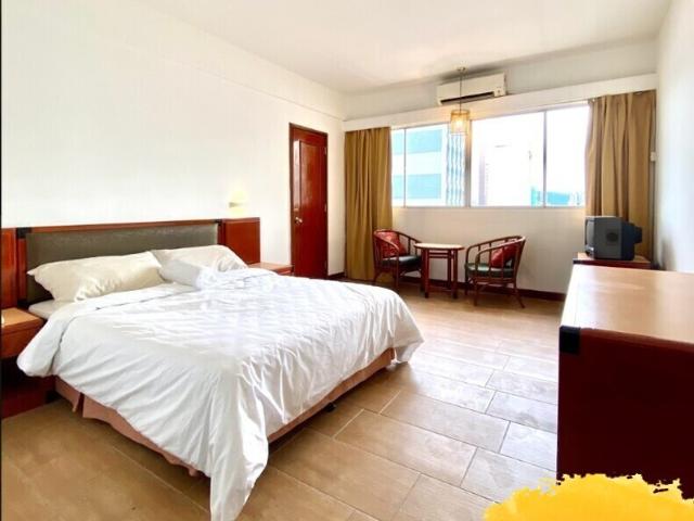 2mins Walking Distance To MRT&LRT Hotel master Room With Private Toilet