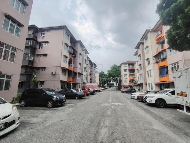 2nd Floor Kenanga Apartment Taman Putra Perdana Puchong near Cyber