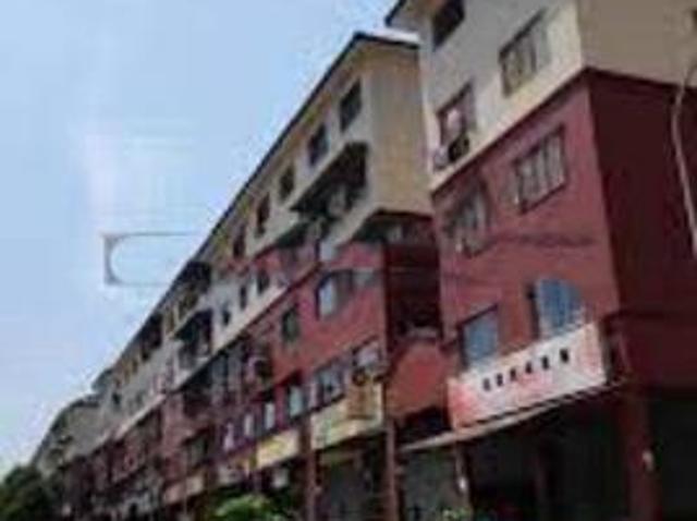 2nd Floor Putra Raya Apartment Taman Pinggiran Putra walk to MRT
