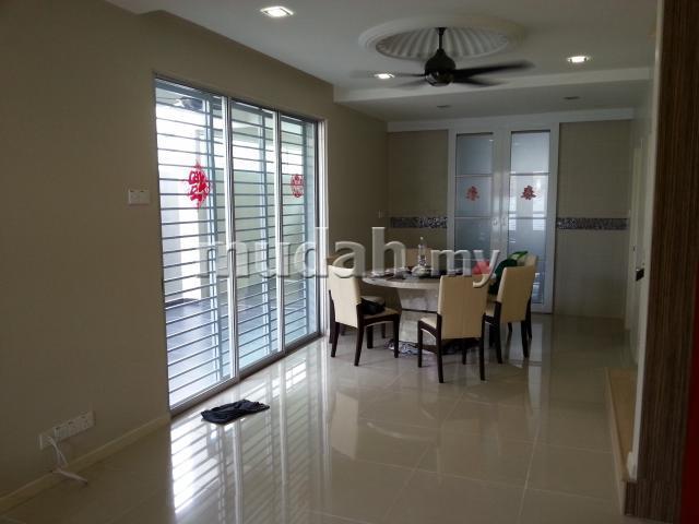 2sty ENDLOT 10sf land FULLY RENOVATED Taman Lestari Putra Paragon 202