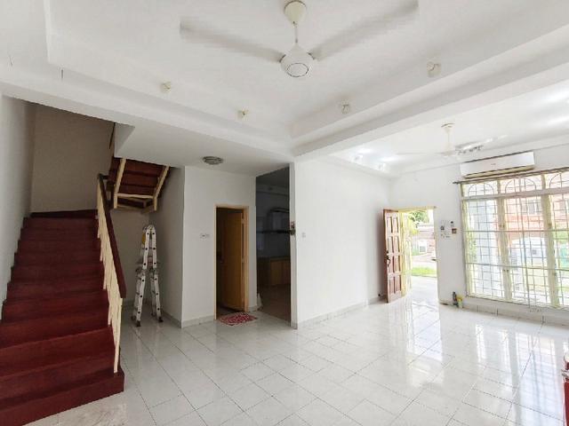 2sty house usj 9 usj9 usj16 Subang Jaya for sale 24x75 Near LRT
