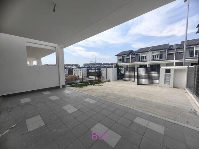 2sty HouseKota Bayuemas Brand New with New Kitchen Table Top