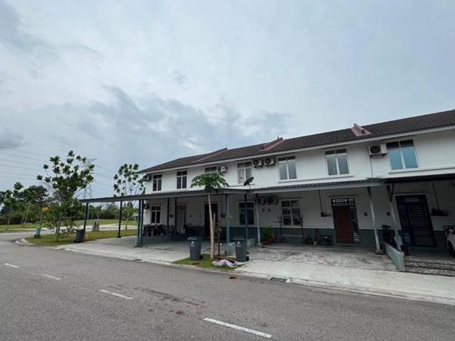 2Storey Medium CostBandar Dato OnnNear Aeon Mall3Bed2BathFor Rent