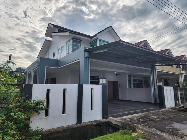 2storey corner at Tmn Hillsdale 10th mile
