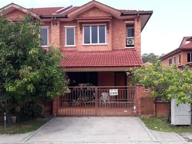 2storey Endlot Terrace House in quiet neighbourhood of Alam Budiman