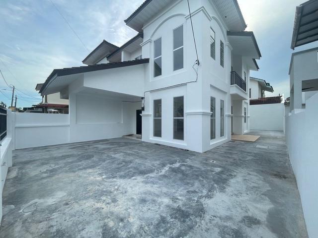 2Storey SemiD Taman Seri PermaiNewly RenovatedBig Car Porch