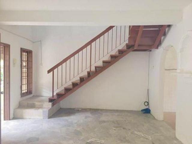 2Storey Terrace at Taman Puchong Perdana 18x60 Near LRT 4 Bedrooms