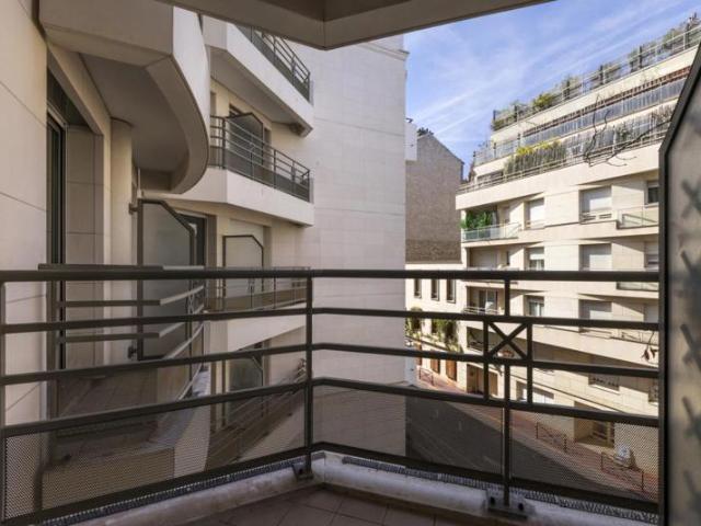 2P_A32_Marjolin Square Levallois