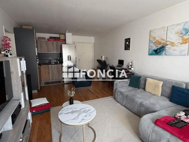 2P au rch avec accès jardin et 2 places de parking, vendu loué 752 par mois plus charge 80 23/01/2028