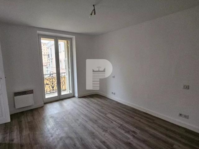 2P DANS IMMEUBLE ANCIEN MONTE CARLO
