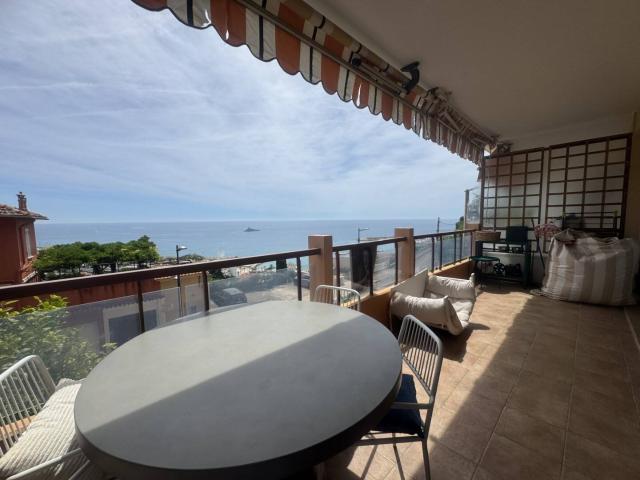 2p renové à Menton Garavan pleine vue mer