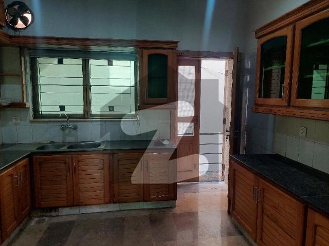 2x1kanal houses and 2x1 Kanal plots all in one compact compound for sale E 11/3