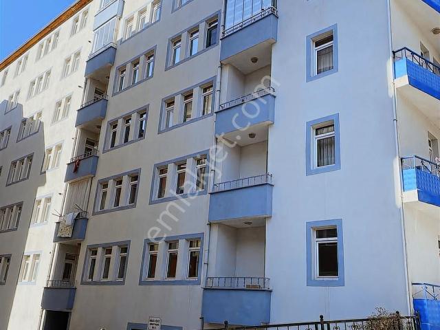 2y Duman Emlak'tan Çarşı İçinde 3+1 Satılık Daire