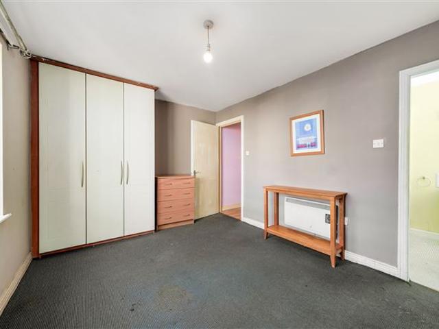 33 Thornfield Square, Clondalkin, Dublin 22 Ray Cooke Auctioneers 4909 MyHome. Ie Residential