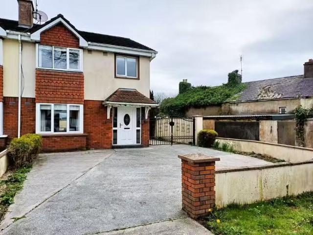 33 The Grove, Castlebar, Castlebar, Co. Mayo is for rent